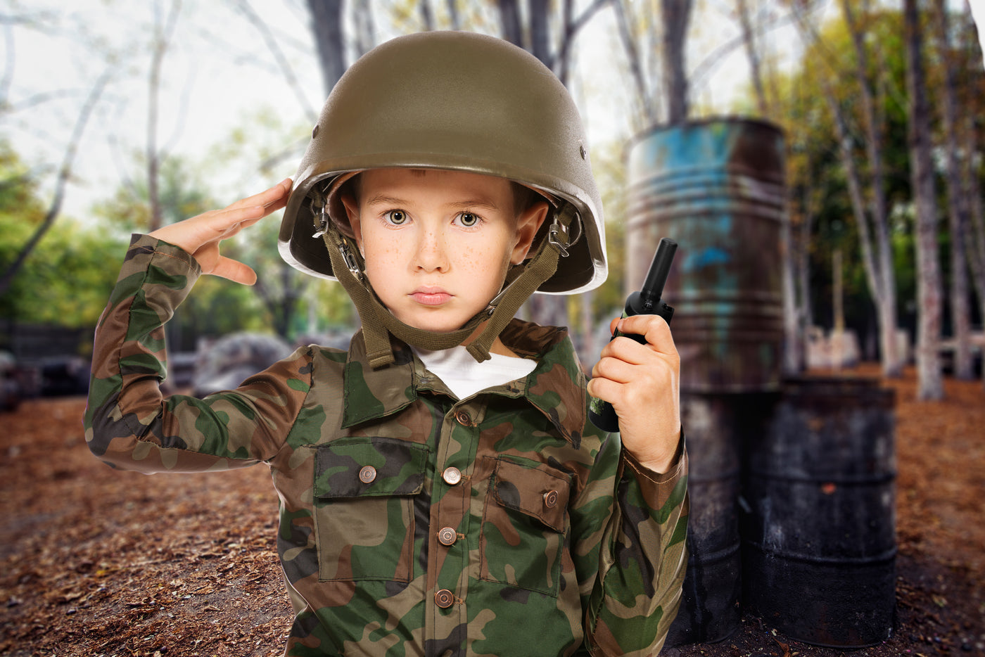 Alecto FR115CAMO - Set of 2 kids’ walkie talkies, range up to 7 kilometers, camouflage