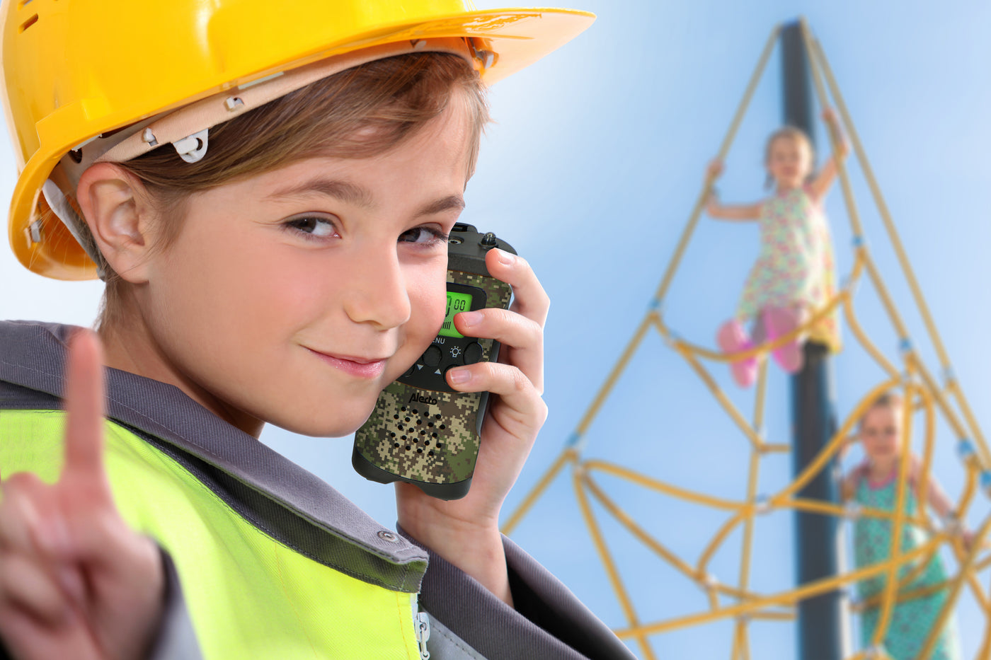 Alecto FR115CAMO - Set of 2 kids’ walkie talkies, range up to 7 kilometers, camouflage