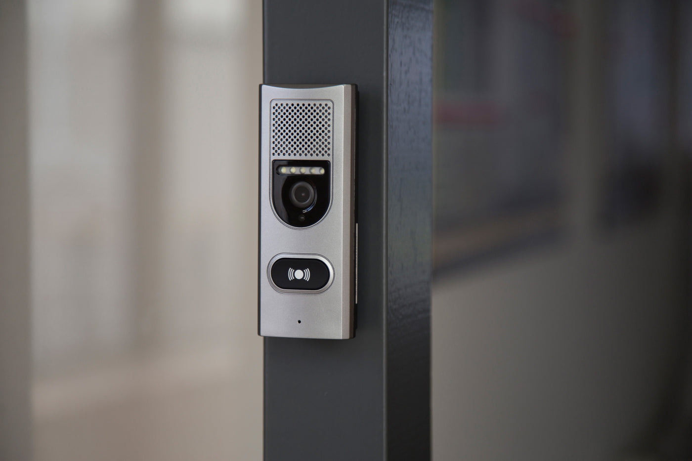 Alecto ADI-250 - Door intercom with camera and 3.5" color display, white/silver